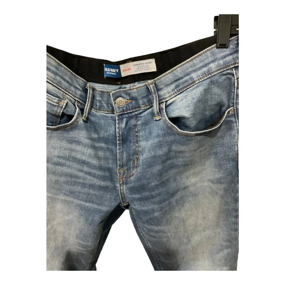 Old Navy Athletic Fit Jeans 31/32 - Picture 2 of 6
